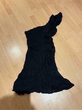 Mable Black One-Shoulder Ruffle Dress